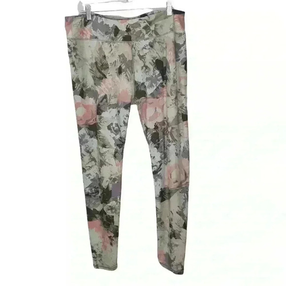 Define PowerHold® Mid-Rise Legging - Picture 7 of 11